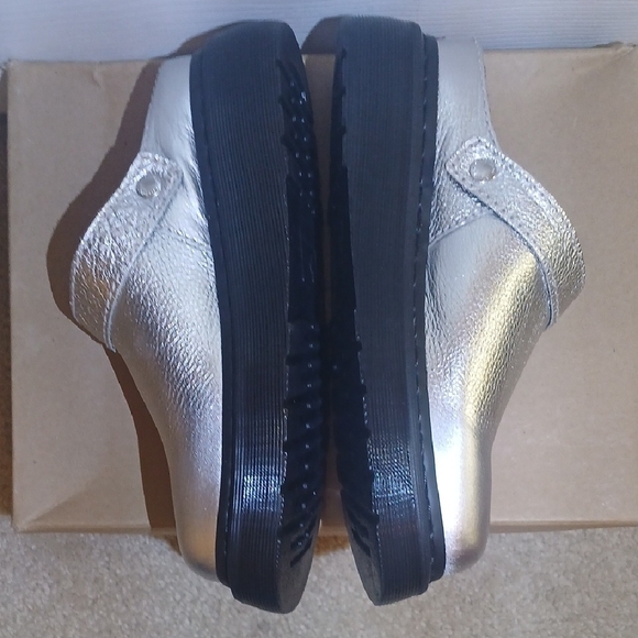 Dr. Martens "Laketen" Silver Metallic Mules NWOT - M6/W7 - Picture 6 of 9